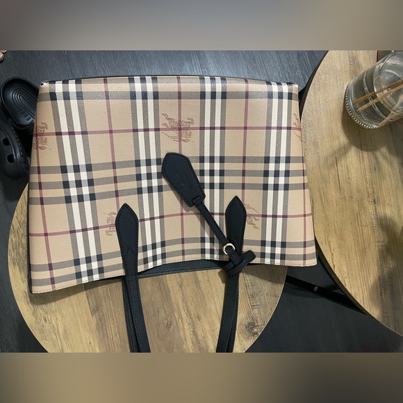 Burberry Reversible leather tote - Picture 5 of 7